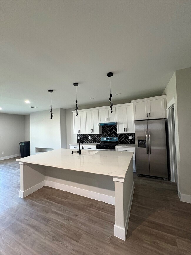 Building Photo - 8119 Venus St