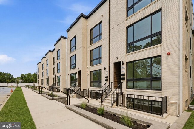 Building Photo - 13 S Academy St