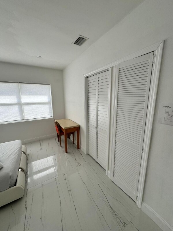 Building Photo - 1260 SW 32nd St