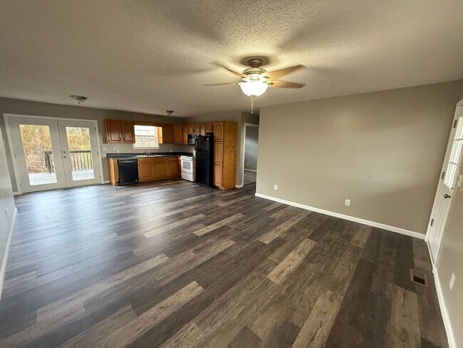 Building Photo - 114 Greenview Dr