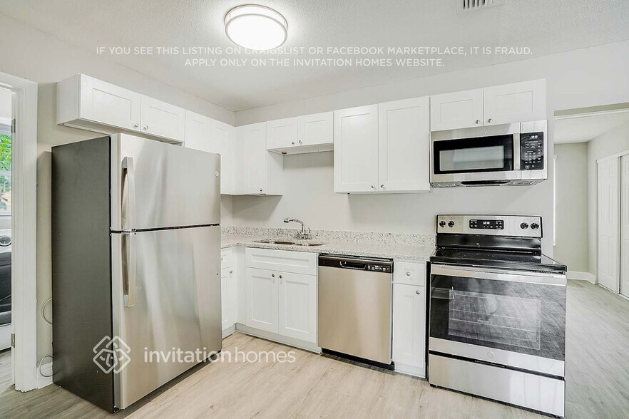 Building Photo - 1331 SW 21st Ave