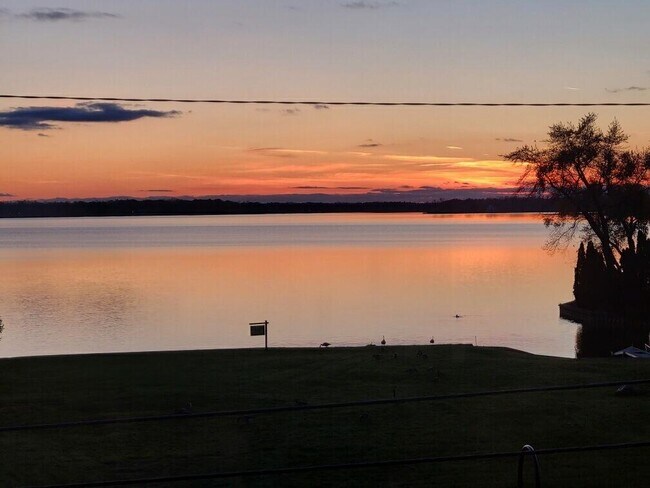 Building Photo - 1574 Kessler Ave