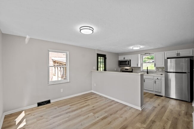 Building Photo - Stunning 3 bedroom home in Penn Hills avai...