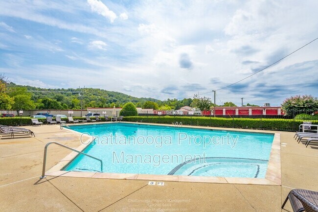 Building Photo - 900 Mountain Creek Rd