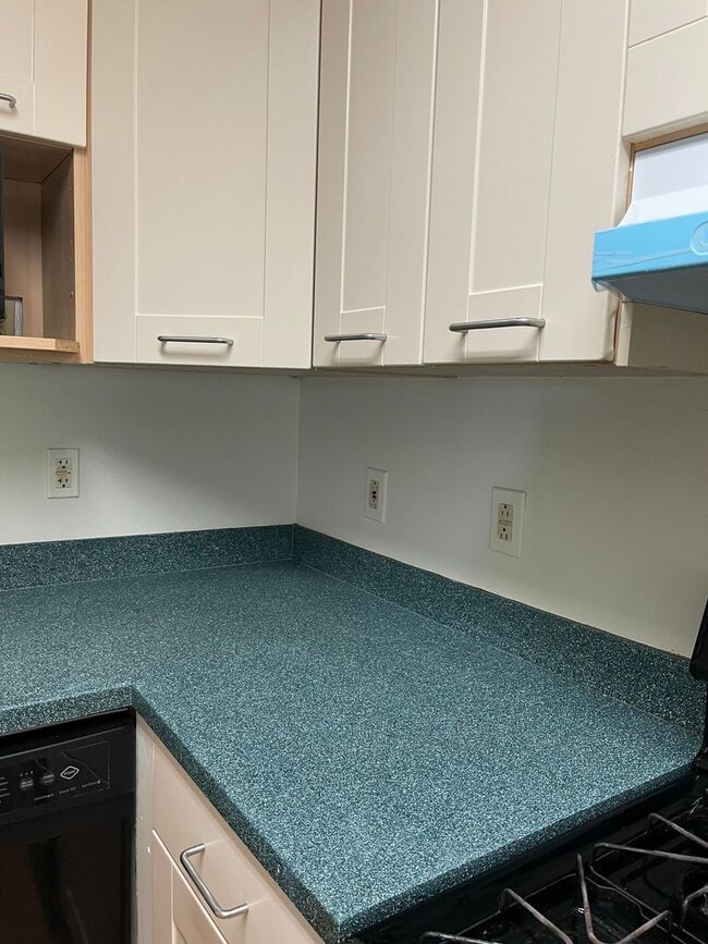 Building Photo - Epic REA: Cozy 2BR Near UC Davis w/ Garage...