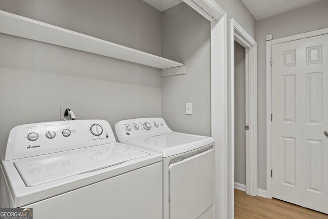 Building Photo - 5452 Glen Haven Dr