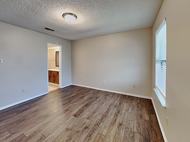 Building Photo - 934 Southmoor Dr