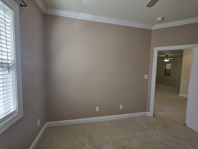 Building Photo - Spacious 4-Bedroom Home for Rent in Kings ...