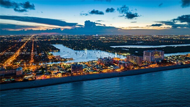 Building Photo - 320 Polk St