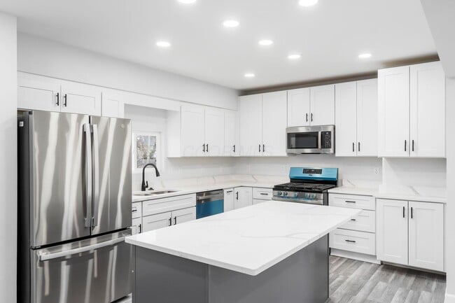 Building Photo - 905 Carpenter St