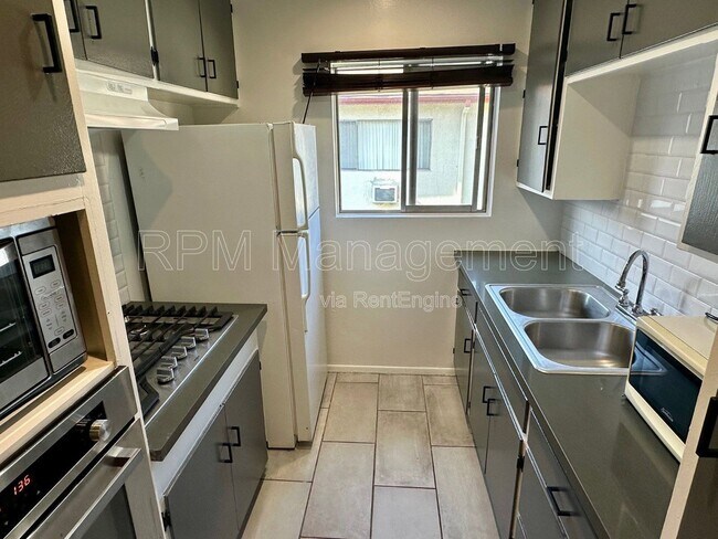 Building Photo - 18546 Clark St