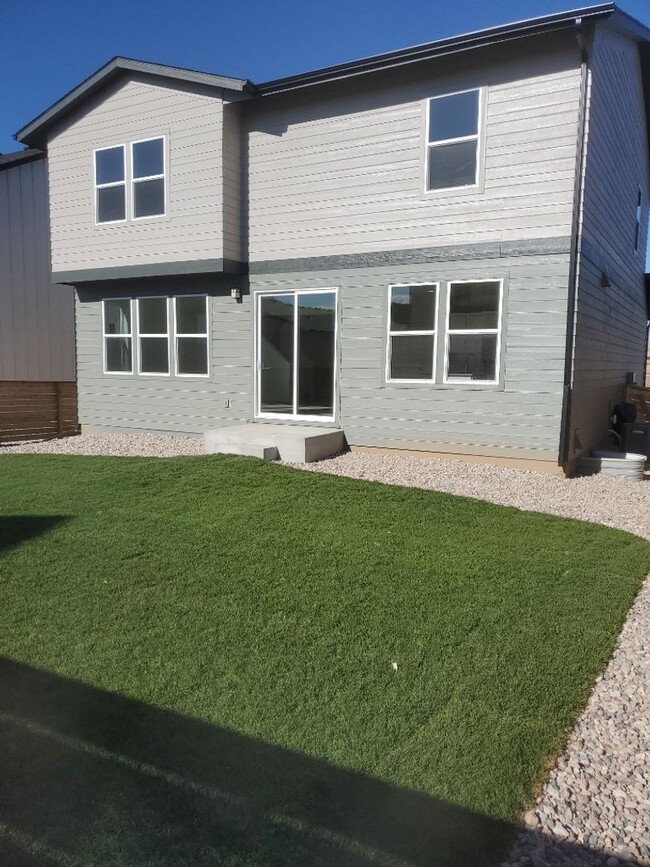 Building Photo - Exquisite 3 Bed 2.5 Bath Single Family Home