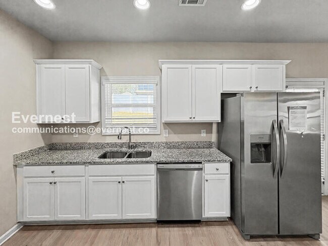 Building Photo - 322 Bertha Honey Stewart Dr