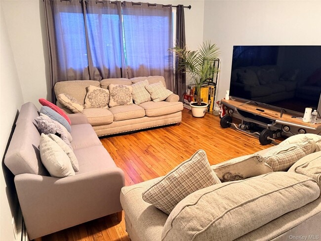 Building Photo - 356 Soundview Ave