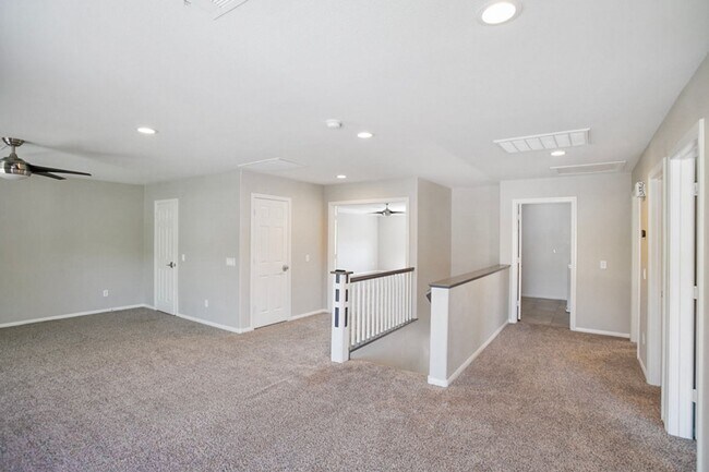 Building Photo - Southwest Pool Home With First Floor Bed And Bath