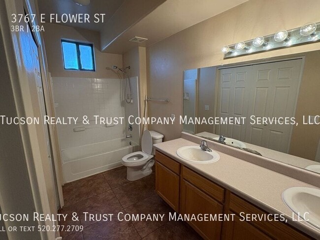 Building Photo - 3767 E Flower St