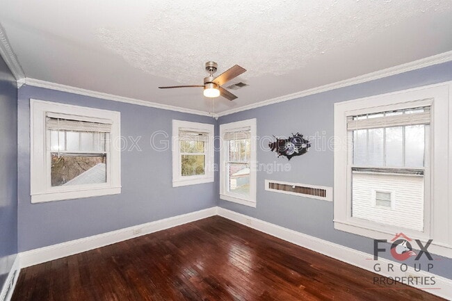 Building Photo - 332 W McLelland Ave