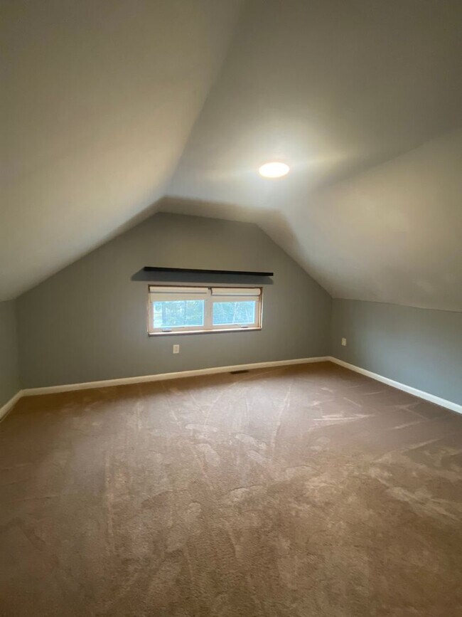 Building Photo - 233 S State Rd