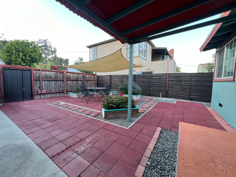 Building Photo - 3373 Falcon Ave