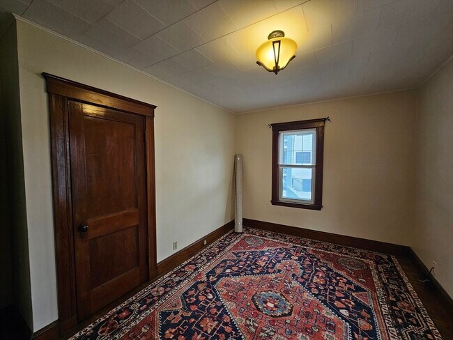 Building Photo - 118 Governor Winthrop Rd