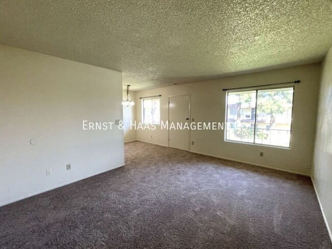 Building Photo - 4700 Clair Del Ave