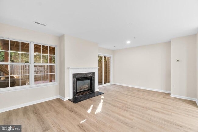 Building Photo - 111 Cavenrock Ct