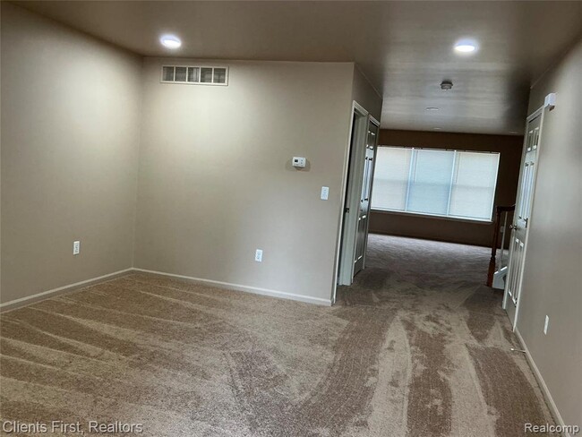 Building Photo - 48161 Nottinghill Ln