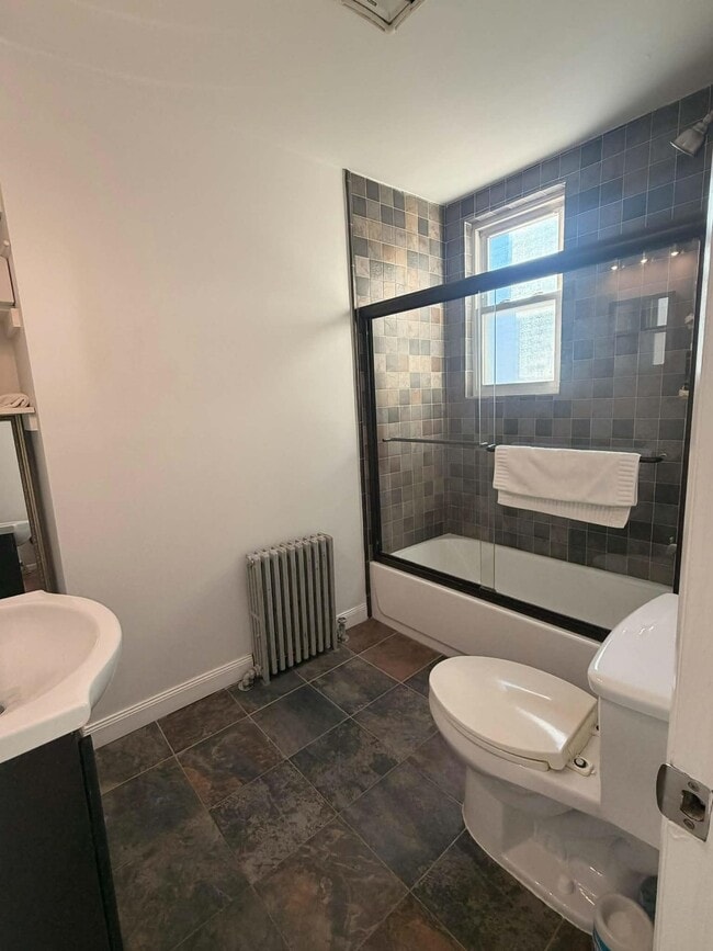 Building Photo - 19-21-21 Carlton Ave