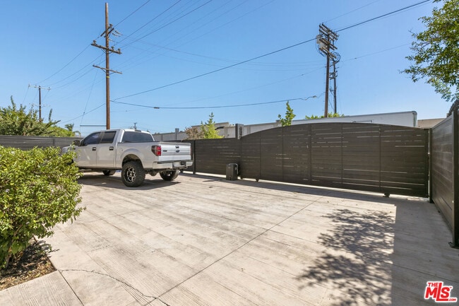 Building Photo - 10823 Cantara St