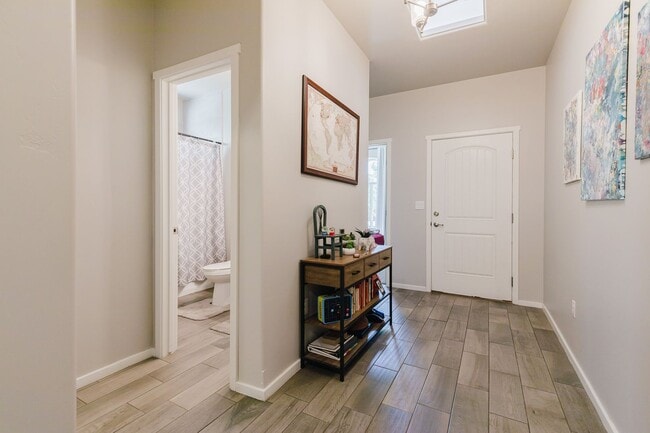 Building Photo - Meticulously Clean 3 bedroom 2 bathroom Home