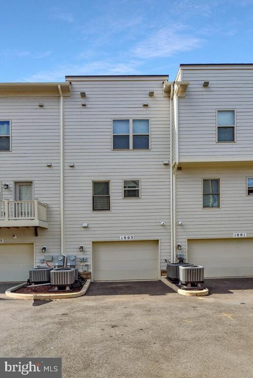 Building Photo - 1003 Sycamore Dr SE