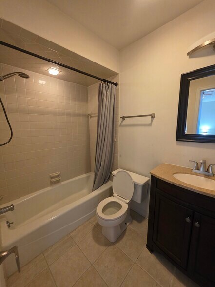 Building Photo - 8315 Countryside Ln