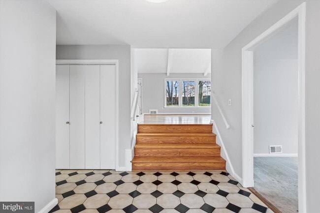 Building Photo - 6154 Beachway Dr