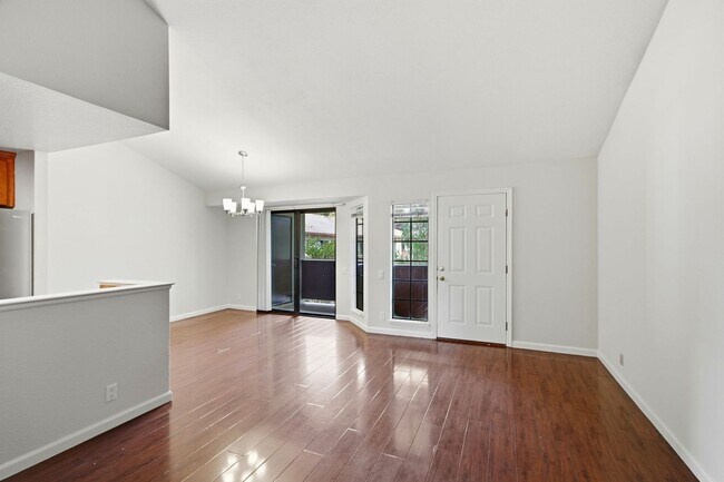 Building Photo - 479 Costa Mesa Terrace