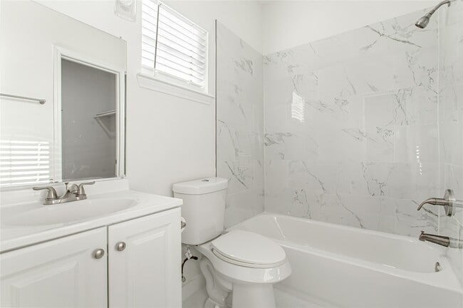 Building Photo - 4713 Virginia Ave