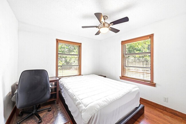 Building Photo - 1516 SW 24th St