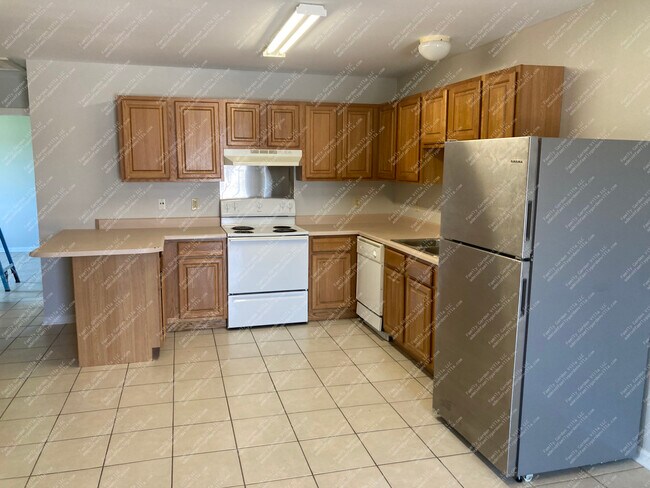 Building Photo - 340 Gloria St