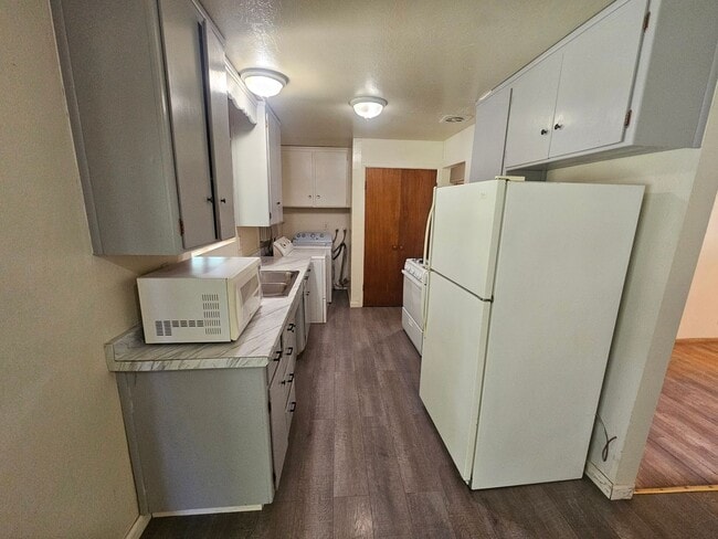 Building Photo - 3 Bedroom 1 Bathroom Home For Rent in Tehama!
