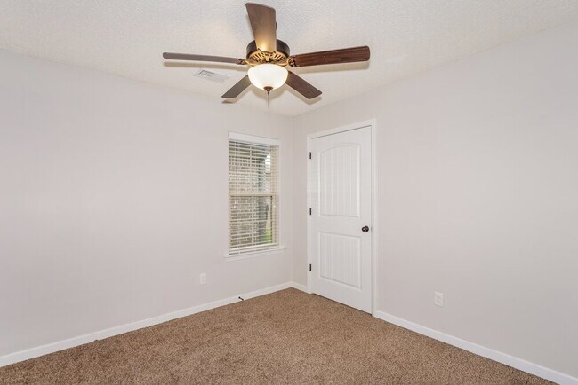 Building Photo - 9455 Darren Cir S