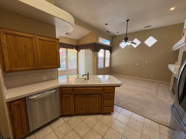 Building Photo - 1523 E Monte Vista Ct