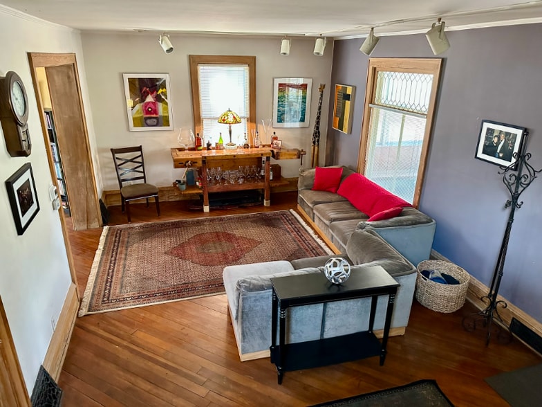 Building Photo - 1117 E Court St