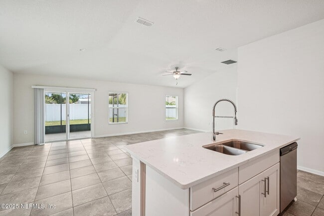Building Photo - 633 Seville Pkwy