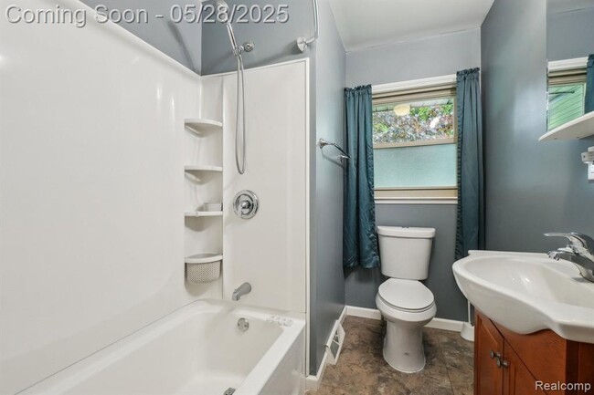 Building Photo - 3005 S Hickory Ridge Rd