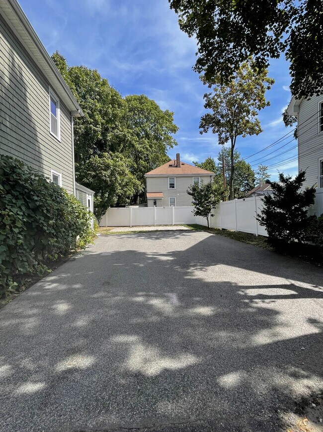 Building Photo - 15 Charles Street Ave