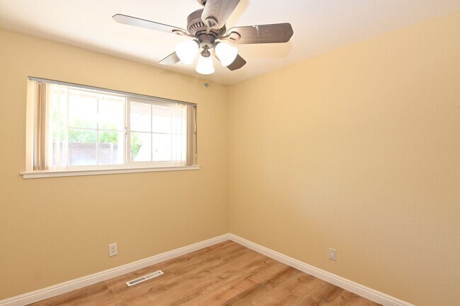 Building Photo - Beautiful 5 bed 3 bath, 2 car Garage & Pool, Near Snell & Calero