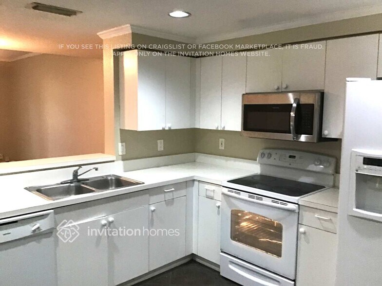 Building Photo - 1392 Coronado Rd