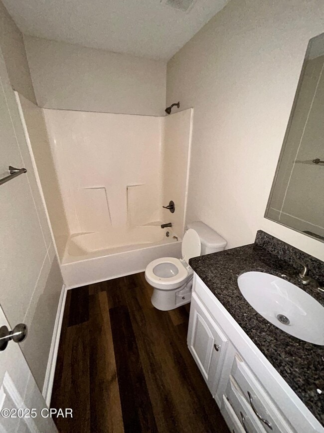 Building Photo - 3914 E 11th St