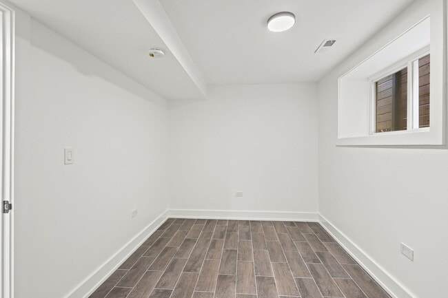 Building Photo - 3934 N Sawyer Ave