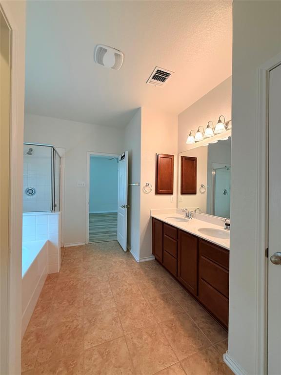 Building Photo - 1140 Yellow Iris Rd