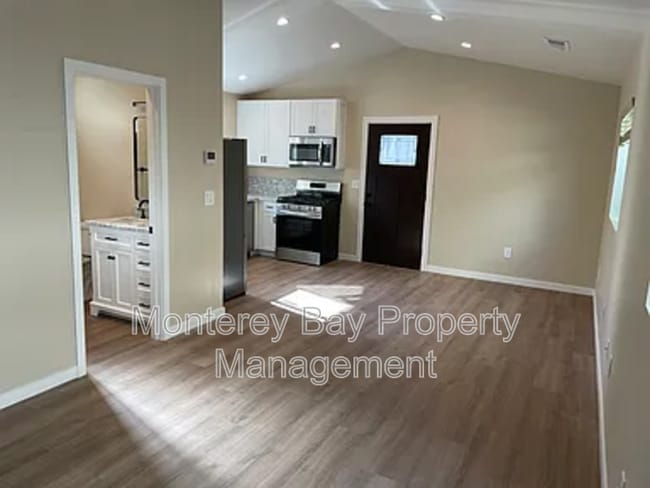 Building Photo - 154 Carmel Ave